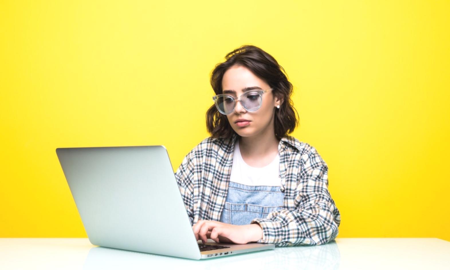 Team di sviluppatori collabora su progetto accessibile